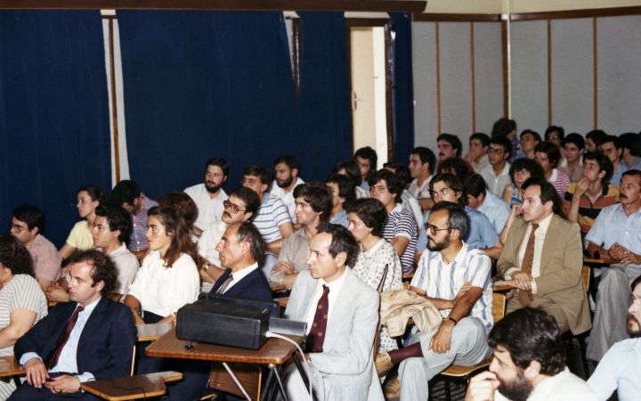 1982 visita secretario universidades 2