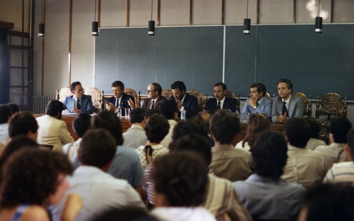 1982 visita secretario universidades 3